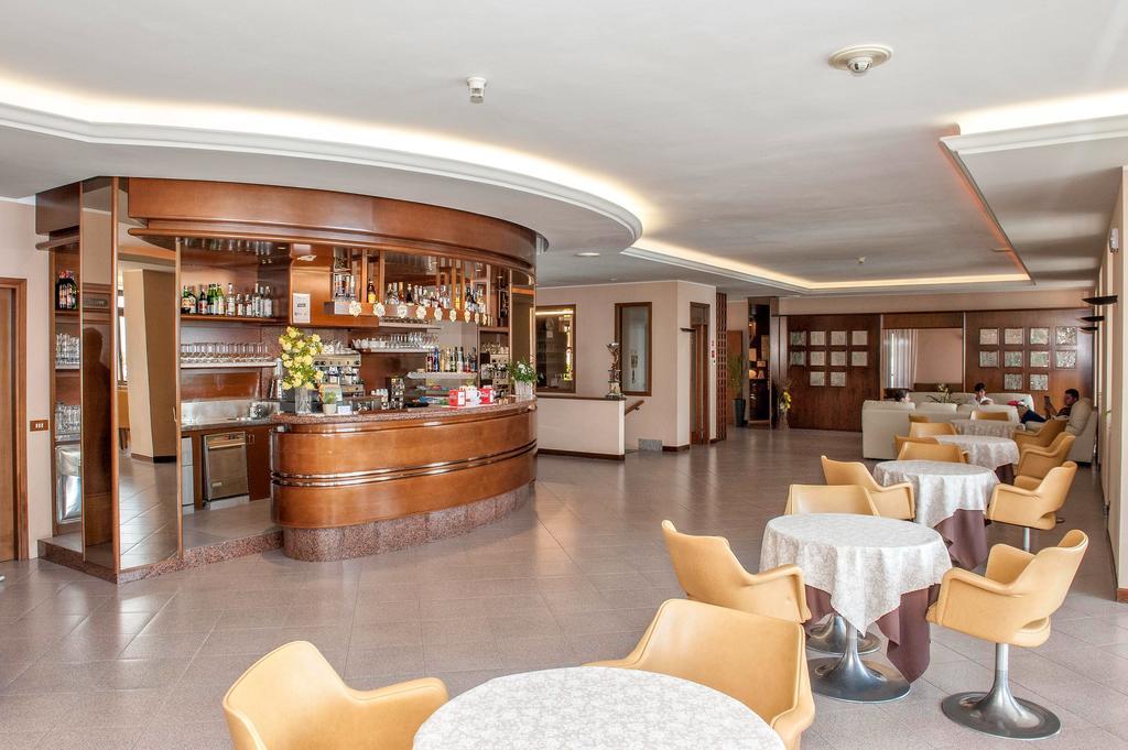 Hotel Bellavista Tignale Exterior photo